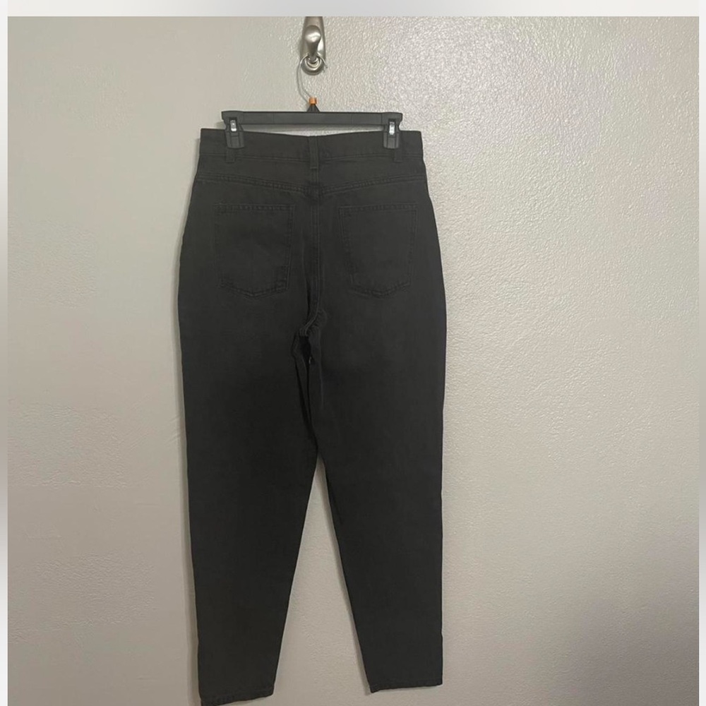 PrettyLittleThing Charcoal High Rise Ripped Jeans - Picture 2 of 8